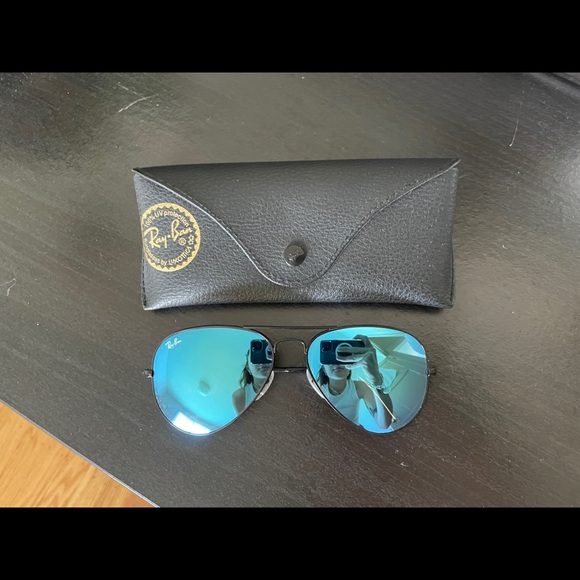 Ray-Ban Accessories - Ray Ban Aviator Flash Lenses Gradient - Blue Mirror (Never Worn)